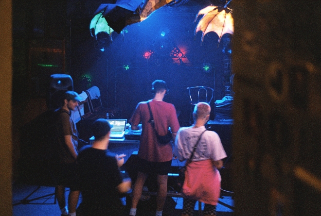 4 SOS x DUNGEON, Cofe de la Ostrava, Metro